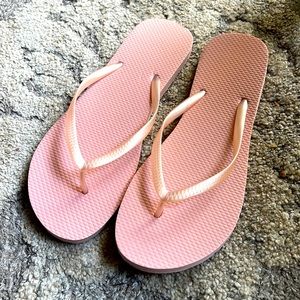 Women’s Pink Flip Flops 🩴